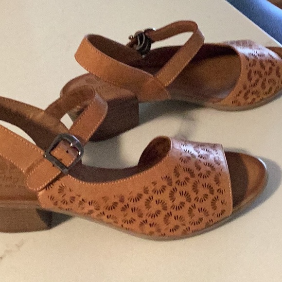 NWT Spring Step Sandals - Picture 7 of 8